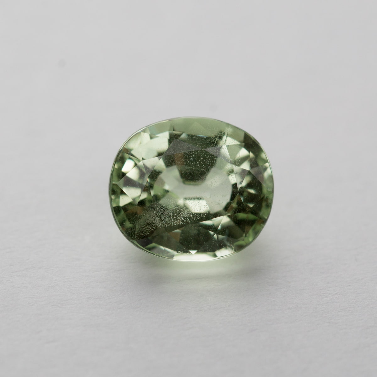 ミントガーネット　UVチェンジカラー　K18WG 日宝鑑　天然 UVミントグリーンガーネット 11.8×7.6mm 3.95ct | ガーネット